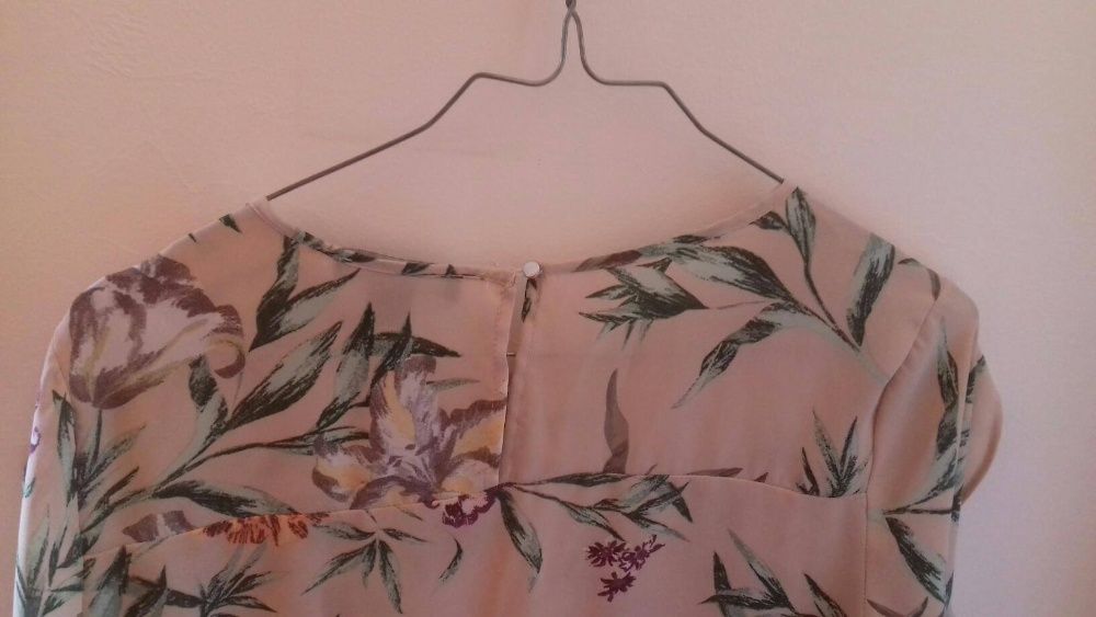 Blusa Fina de Manga Comprida com Padrão Floral
