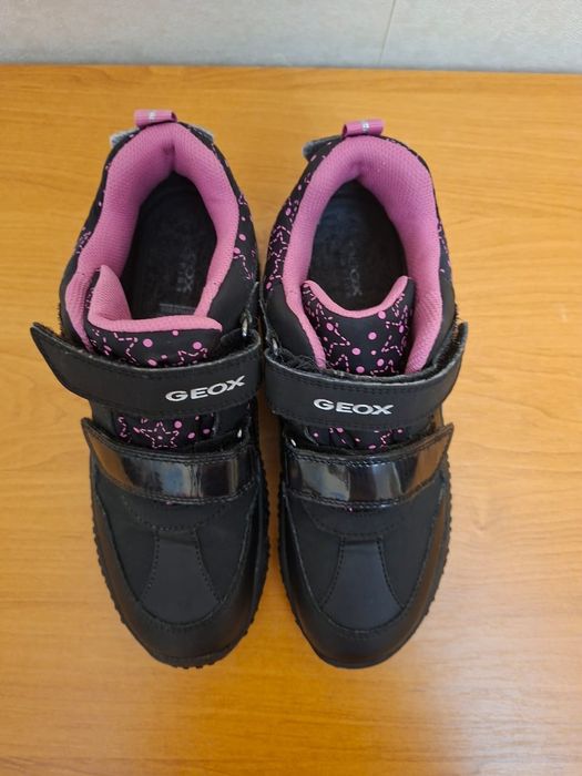 Продам підліткове взуття Geox (б/в)