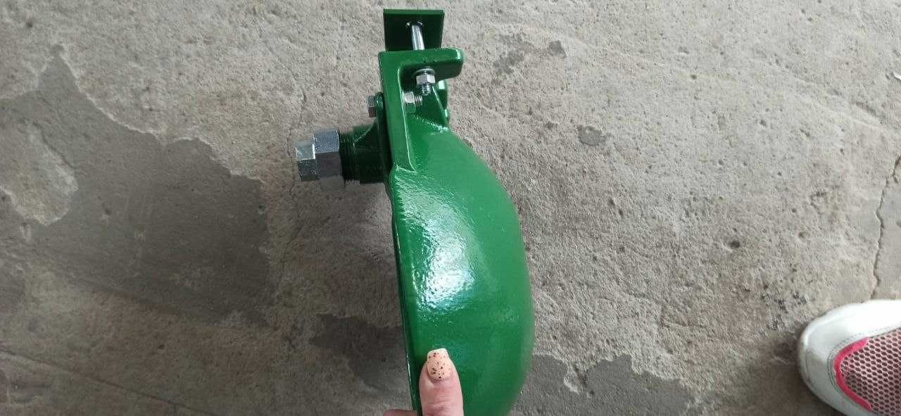 Чавунна поїлка FARMA 106 без кронштейна