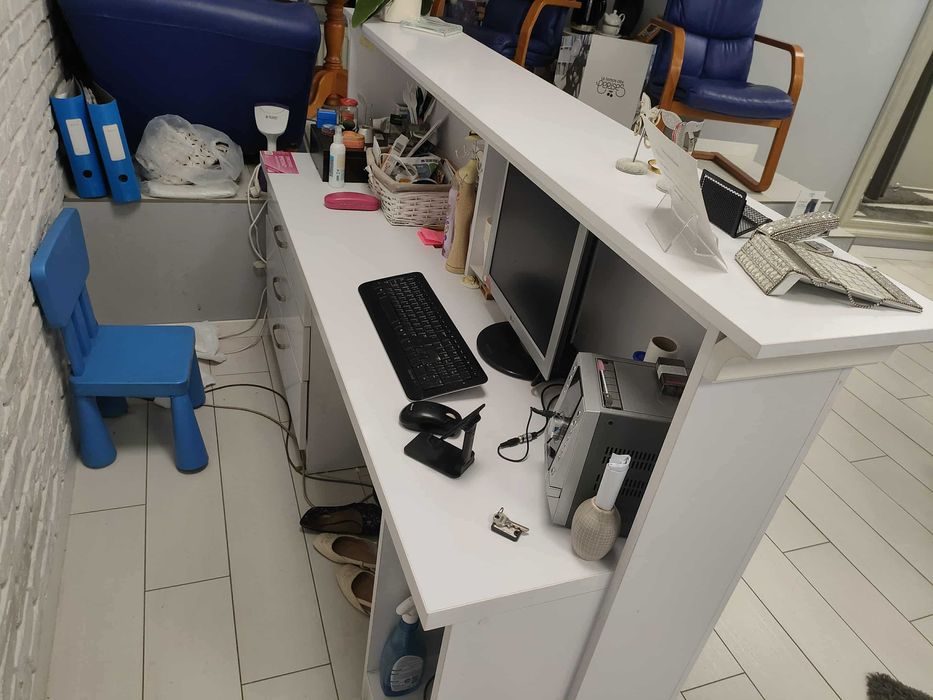 Lada z biurkiem biała