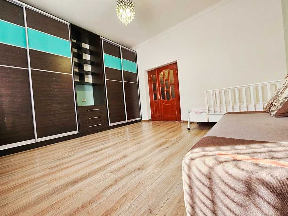 Житлова двокімнатна квартира з меблями та власним опаленням...