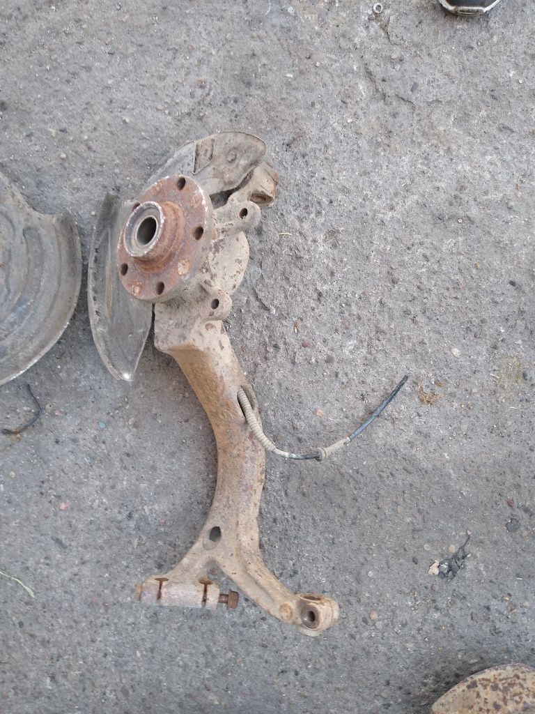Piasta zwrotnica przód prawa lewa audi a4 b5 passat B5 oryginał