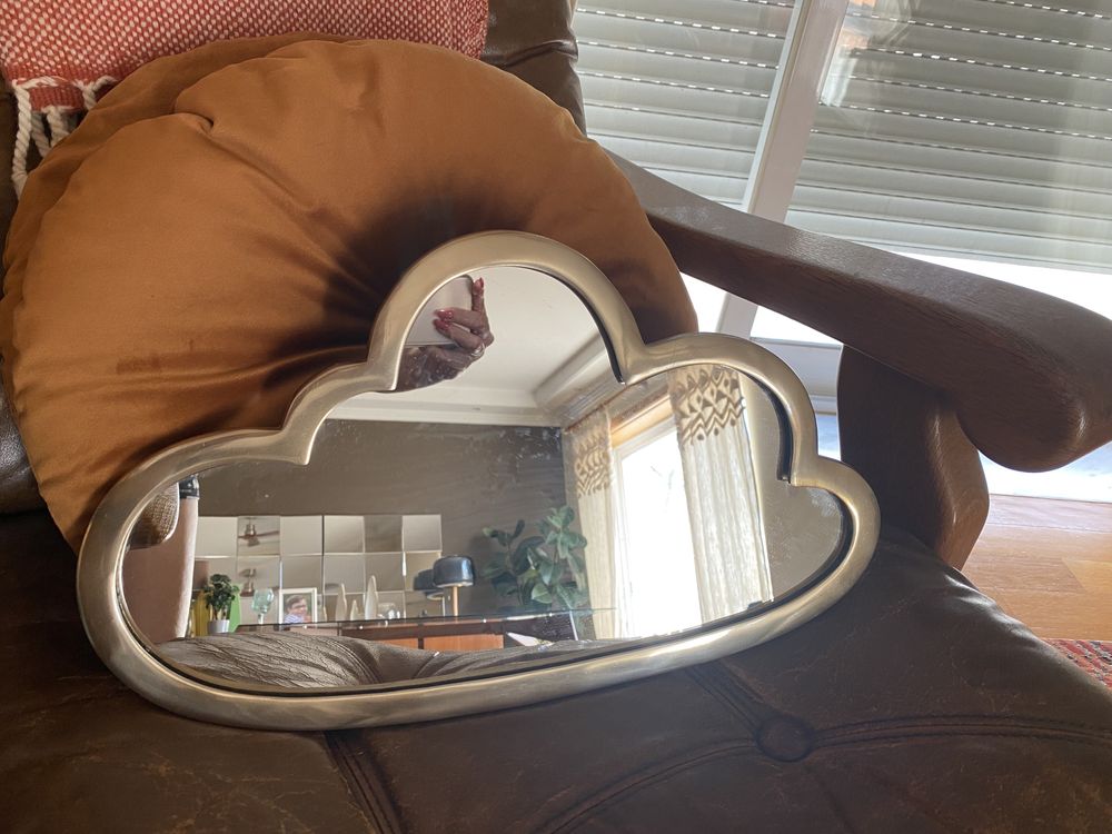 Espelho em forma de nuvem