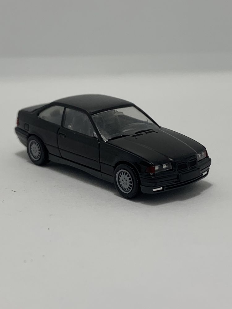 BMW 325i da Herpa escala 1/87