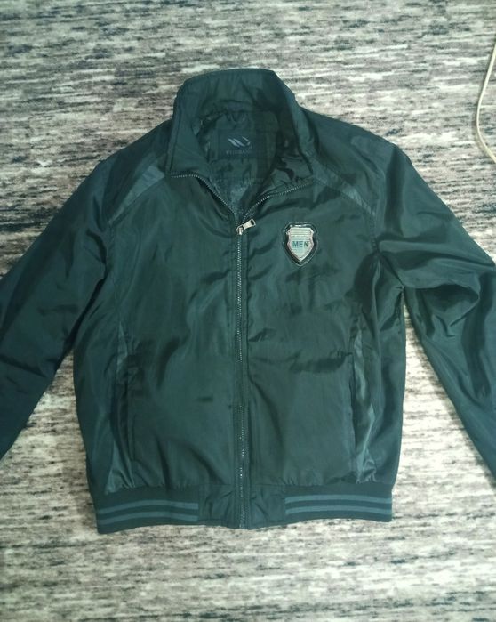 Куртка мужская,в идеальном состоянии.