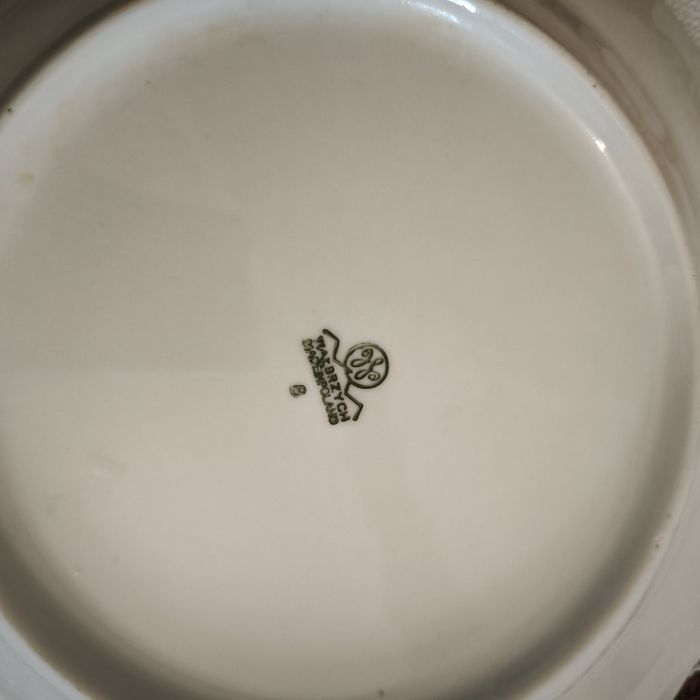 Продам посуд Wawel Польща з розписом та позолотою.