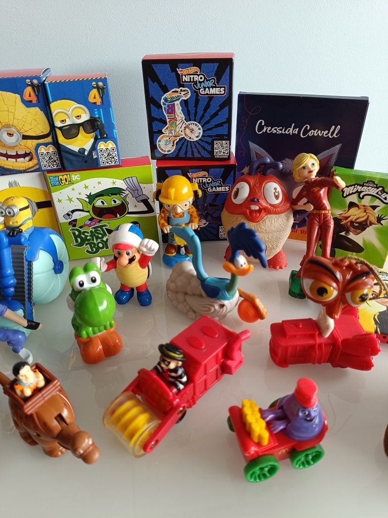 Vários bonecos figuras pvc Disney, bebés, mcdonalds, Minions, beanie