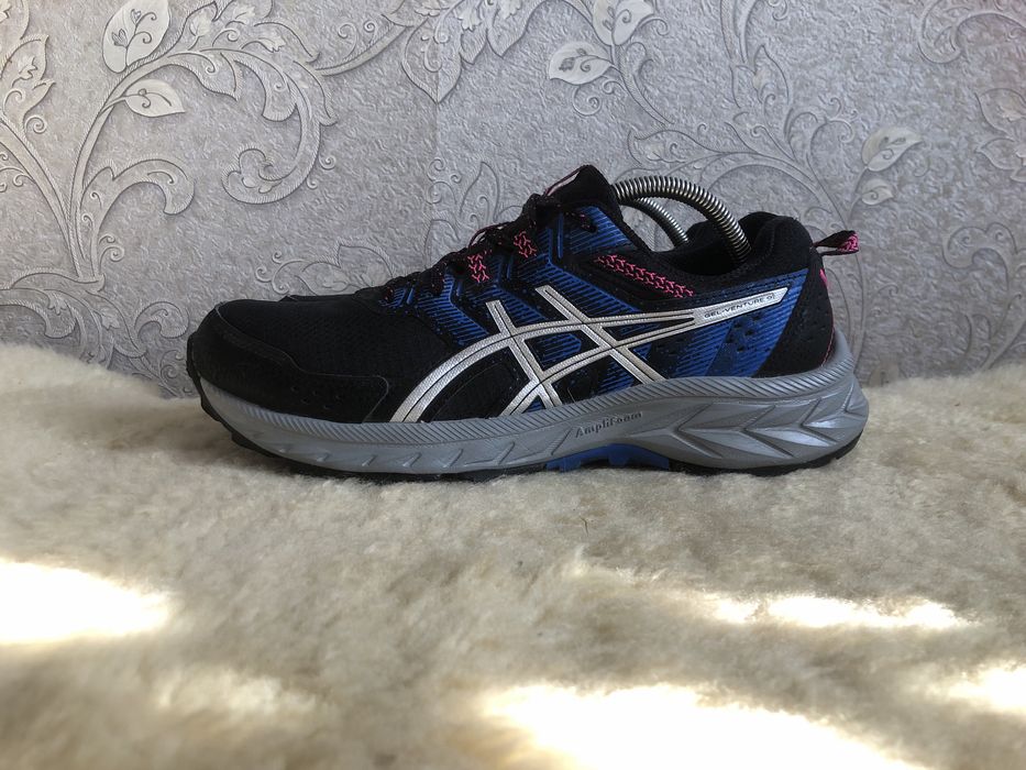 Десісезонні кросівки, як нові Asics Gel Venture 9 біг 40,5 40 39,5