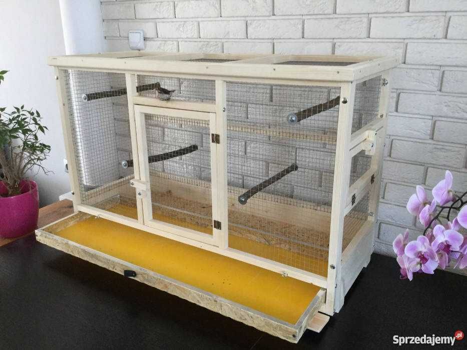 Klatka woliera drewniana dla ptaków egzotycznych.