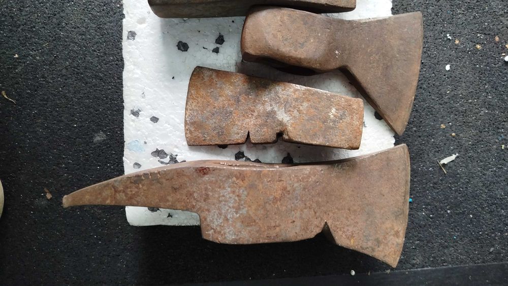 Młotki i siekiery (dwa dołożone)