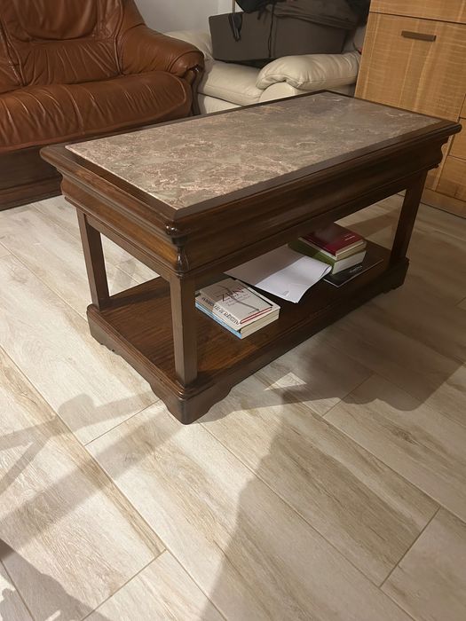 Mesa de centro de madeira e pedra