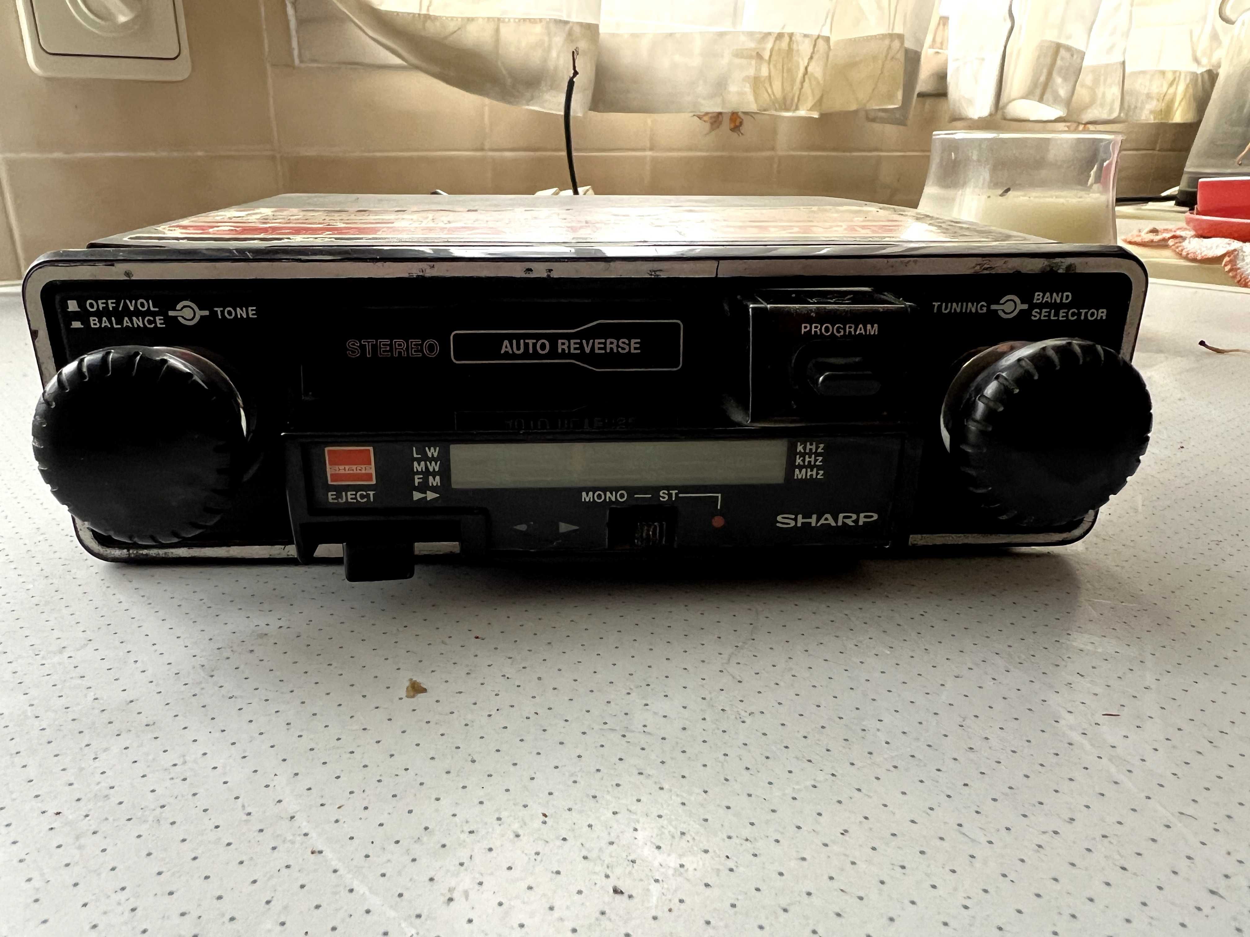 Auto Radio SHARP com leitor de K7 Vintage.