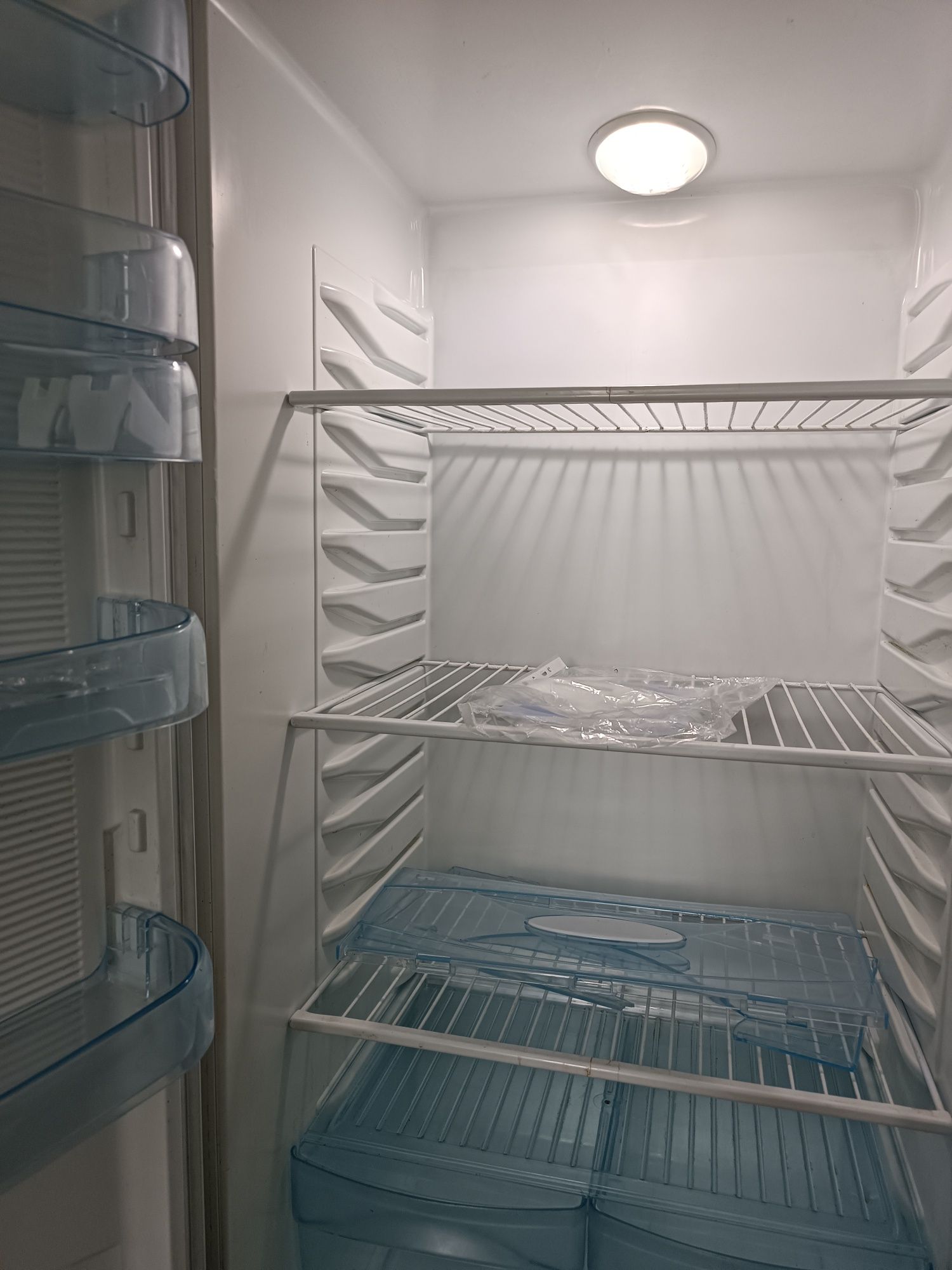 Продам двокамерний холодильник Nord.