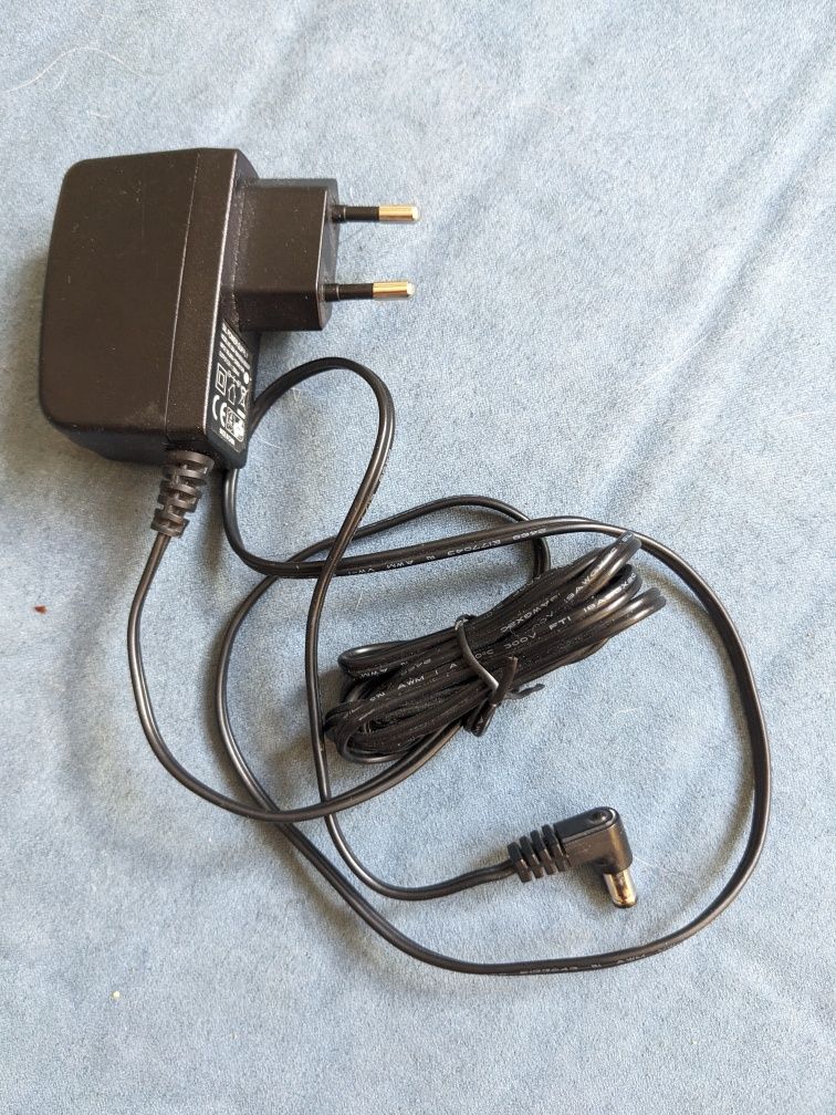Zasilacz sieciowy 5V 2.5A wtyk DC, 2m, używany