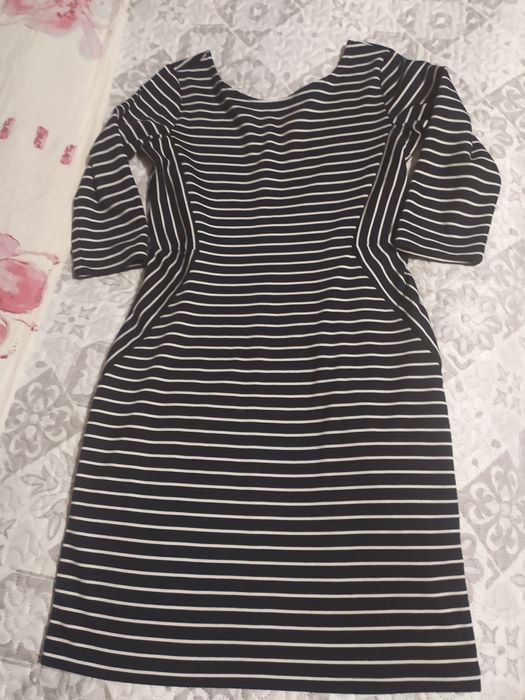 Sukienka paski biało granat do pracy wyszczuplająca Reserved L/M 40