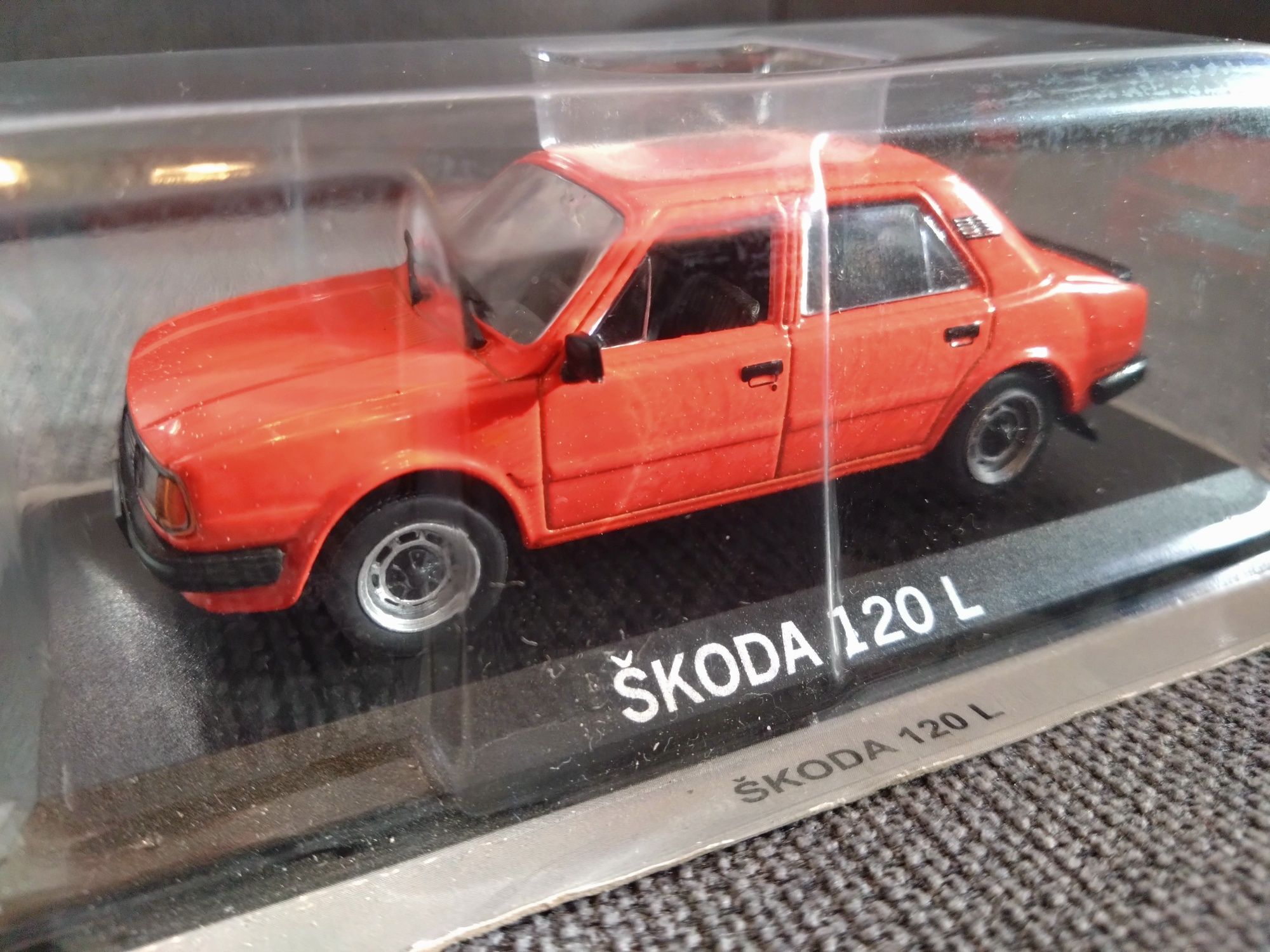 Kultowe auta PRL Złota Kolekcja Skoda 120 L DeAgostini skala 1:43