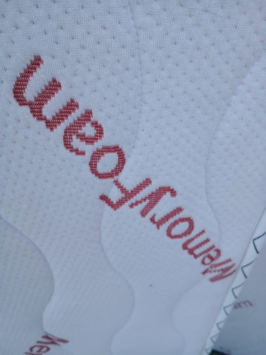 Tenho dois colchões para cama de bebé 10€ cada um.