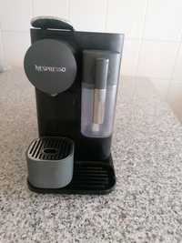 Máquina de café Nespresso Delonghi