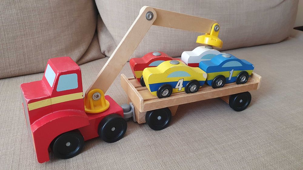 Drewniana laweta z autami (Melissa & Doug)