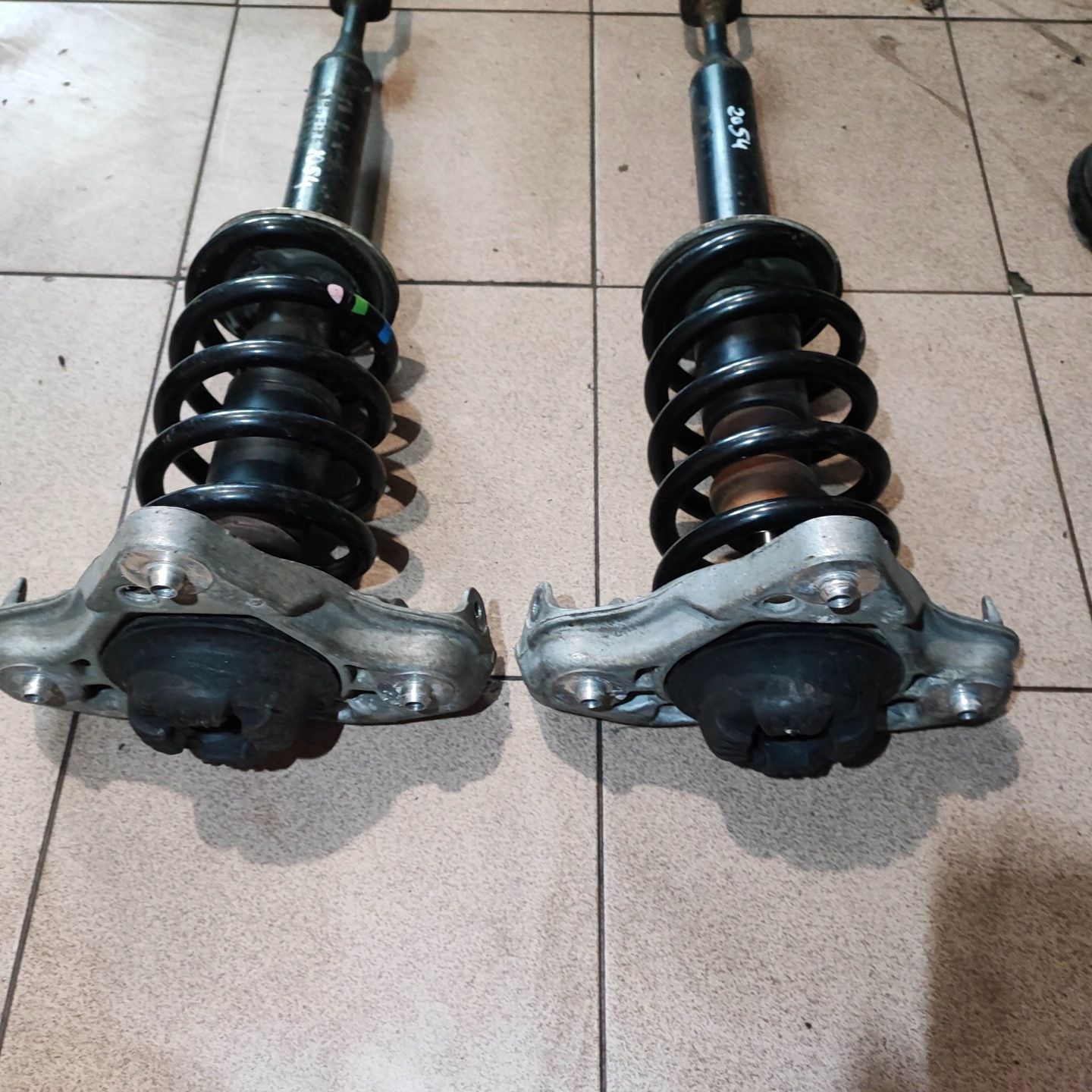 Amortyzator sprężyna Audi A4 B6 2.4 2.5 3.0 V6 Automat Quattro
