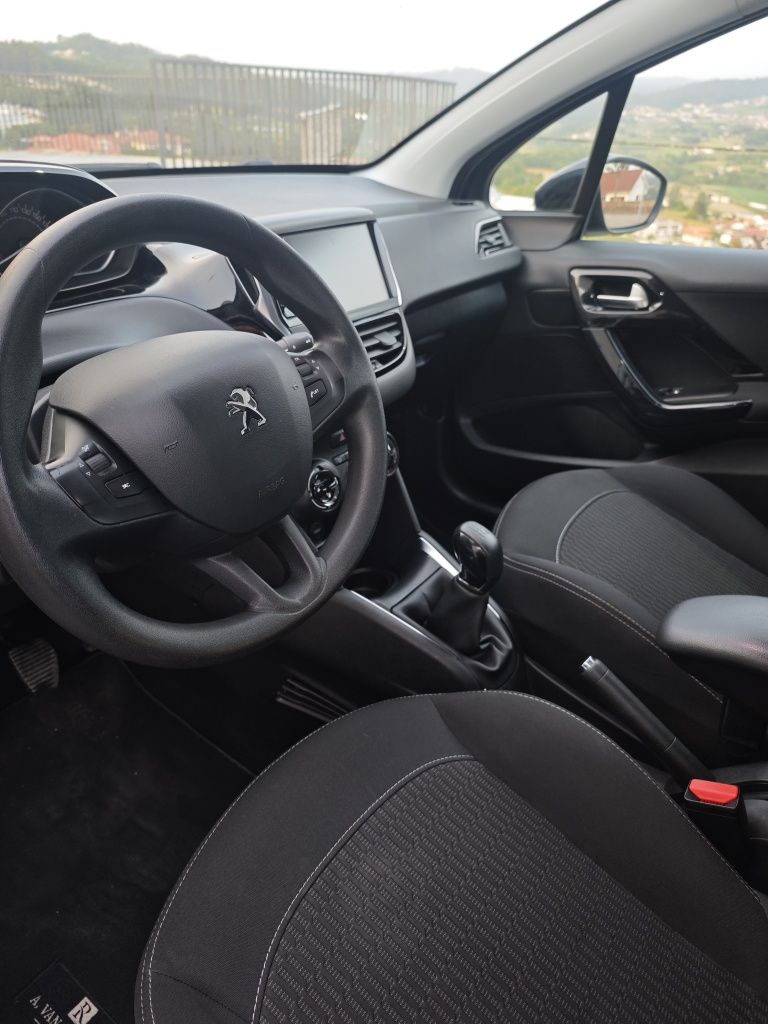 PEUGEOT 208 1.2 85cv Affaire Premium