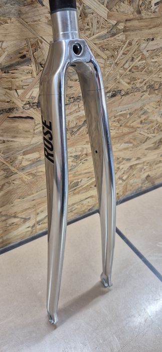 Sztywny Widelec Rose 28" chromowany.