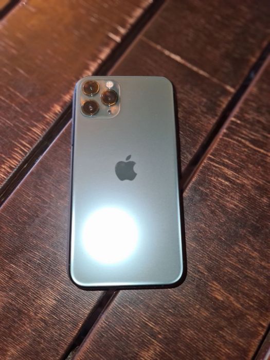 Продави Айфон 11про 256гб все роботает отлично торутон фейс нфс …………..