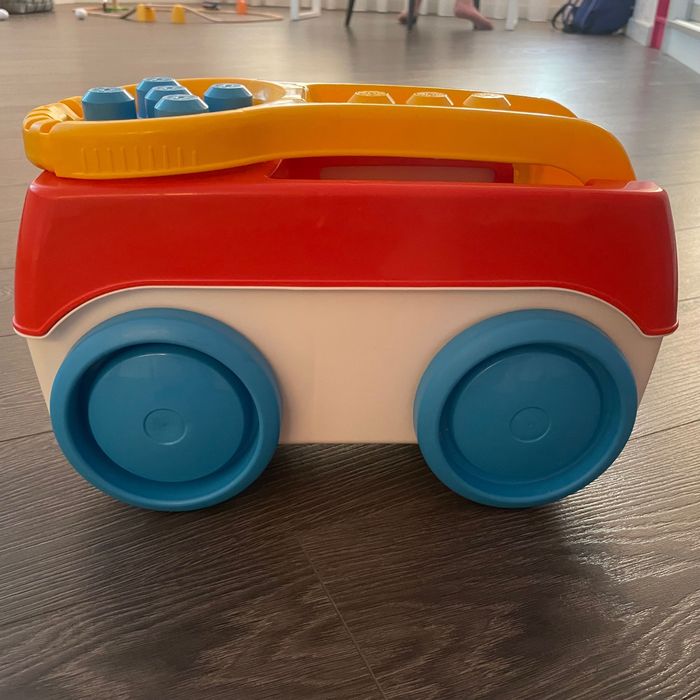 Розвиваюча каталка - конструктор battat