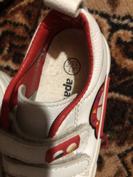 Дитячі красовки з машинкою