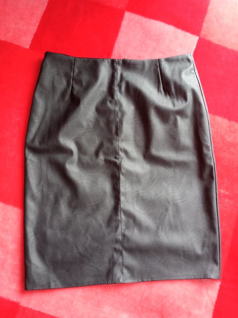 Nowa,czarna spódnica z rozporkiem z tyłu,Eco-skóra, rozmiar M
