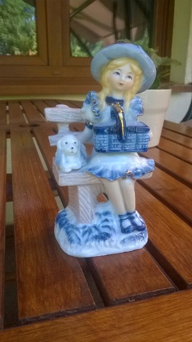 Szwedzka figurka porcelanowa dziewczynka z psem