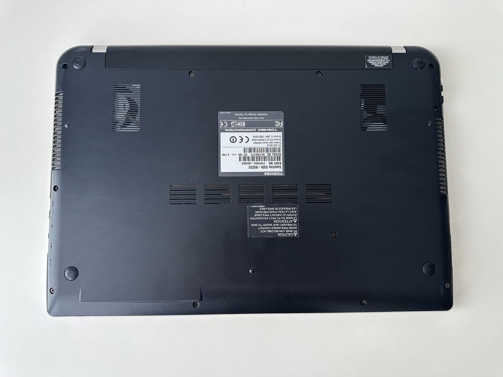 ТЕРМІНОВО! Ноутбук Toshiba S55T-B5223