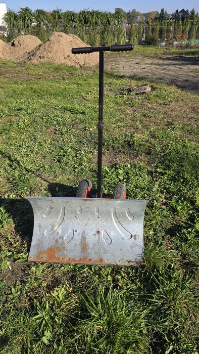 Pług ręczny do odśnieżania