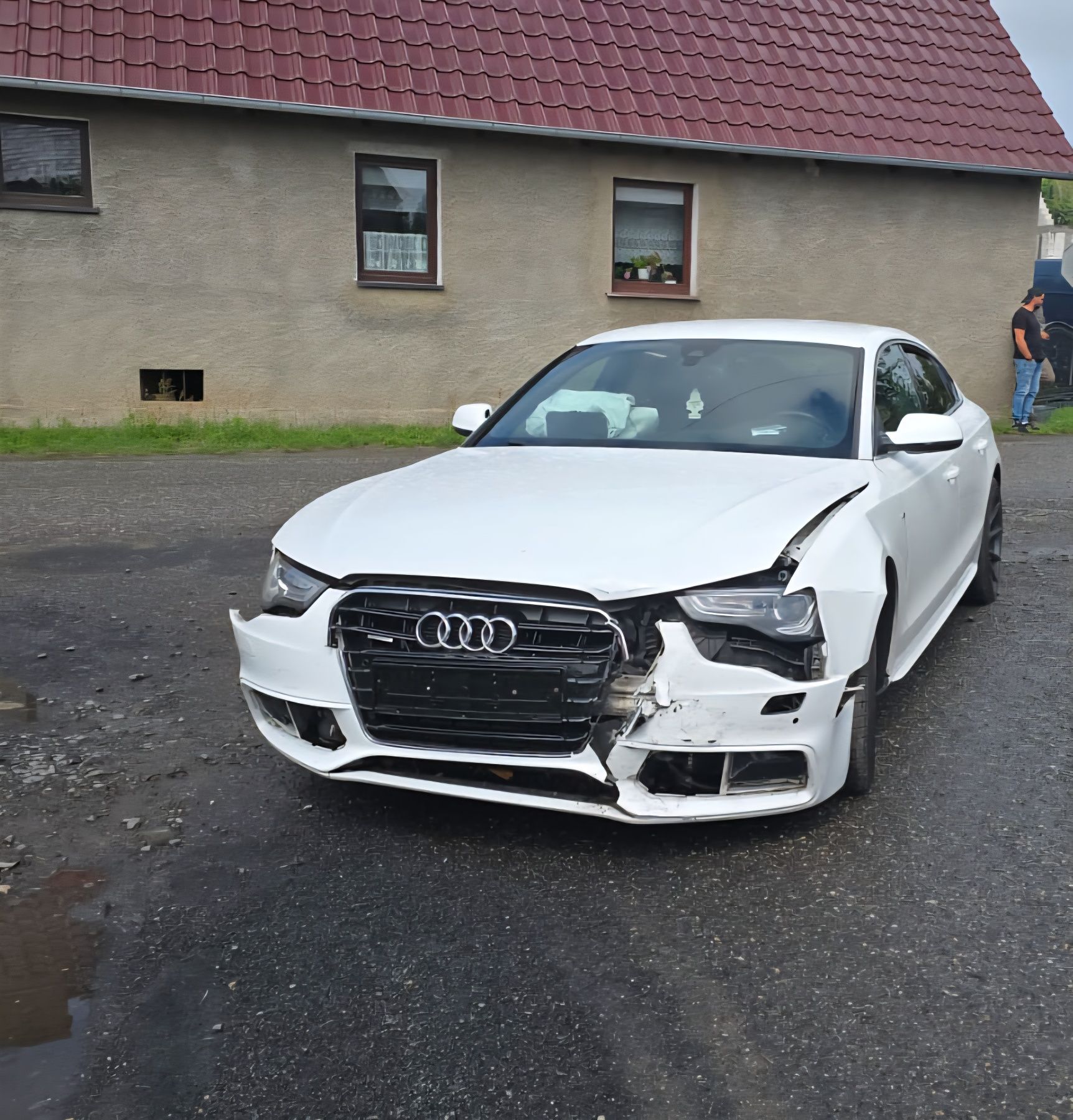 Audi a5  uszkodzona jak na zdjęciu.   3.0tdi  245km