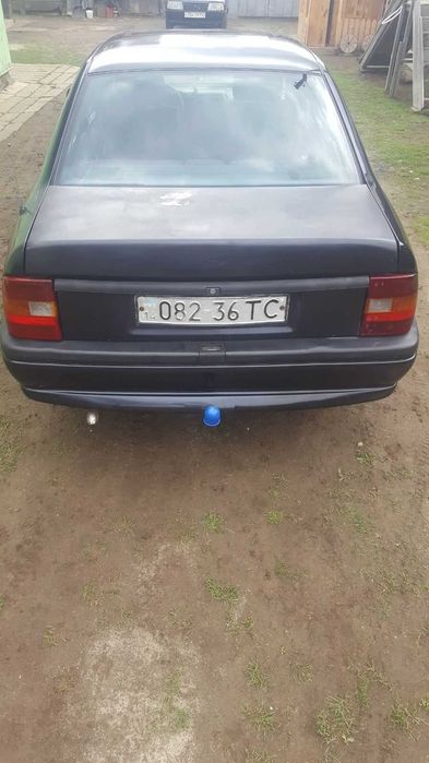 Opel Vectra A 1.8 93-й рік поТ/П на ходу обмін на мото на обмін не їду