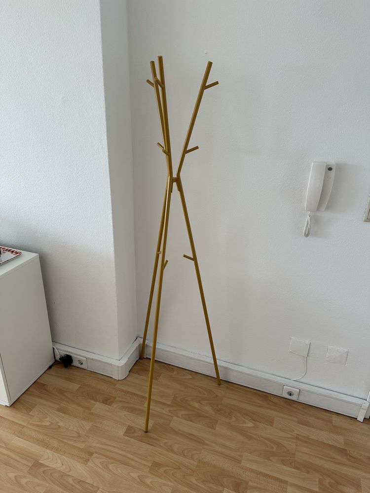 Cabide de pé EKRAR Ikea dourado