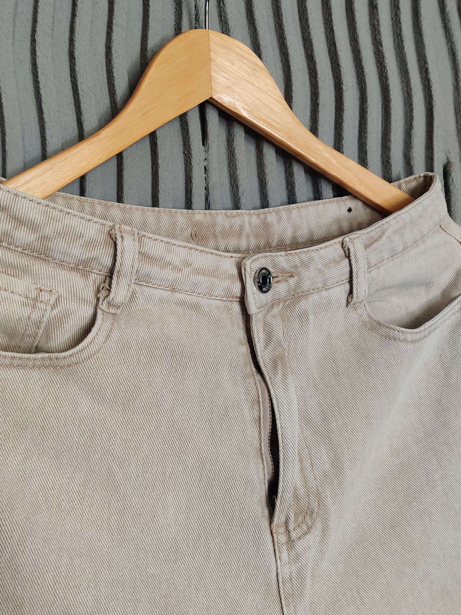 Круті бежеві mom джинси missguided