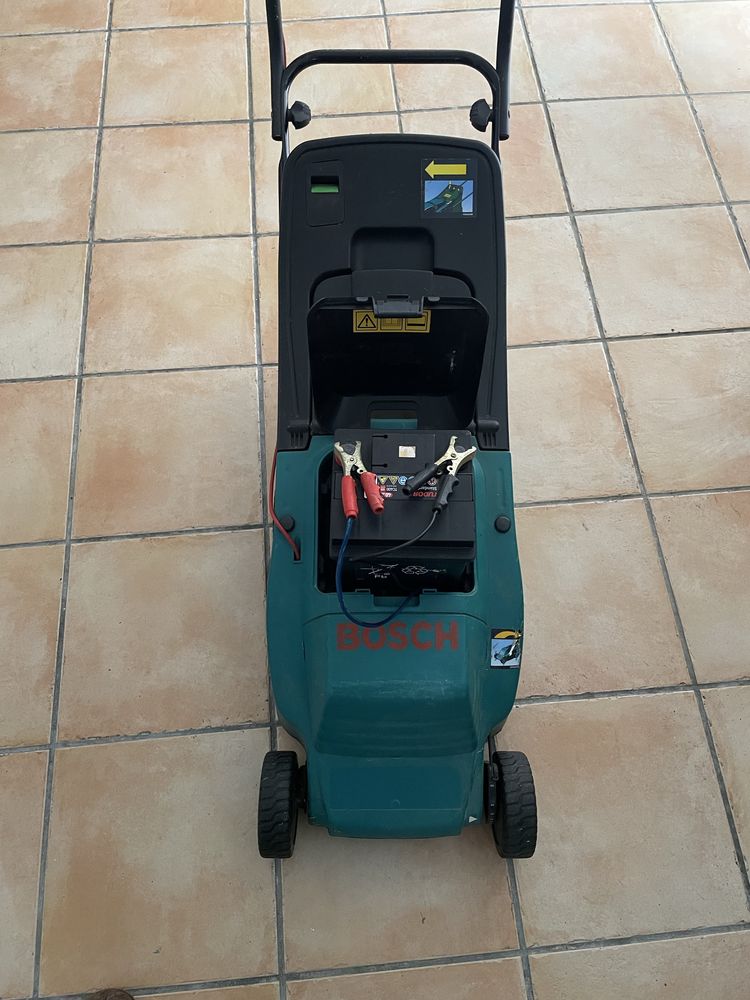 Corta relva bateria