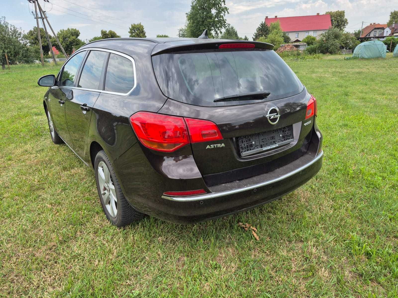 Ładny Opel Astra J, 1.7D. Klima, Navi, kamera itp.z Niemiec. 179tyś km