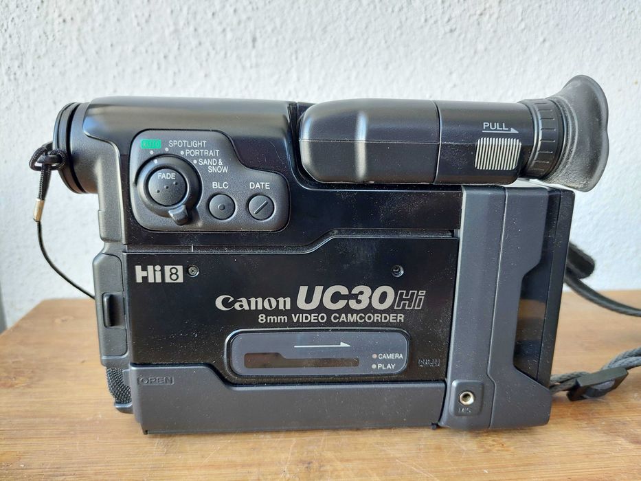 Câmara Canon UC30 e acessórios.