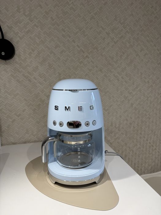 Крапельна кавоварка SMEG блакитна