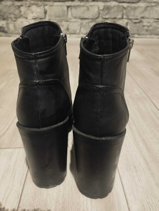 Жіноче зимове взуття ,ботінки