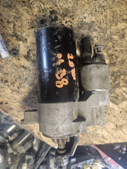 Rozrusznik Audi A4 B8  2.0tdi