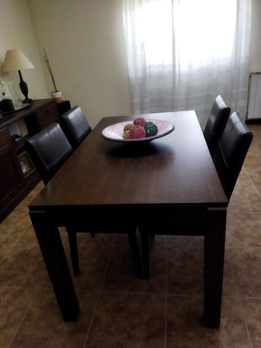Mesa de sala e 4 cadeiras