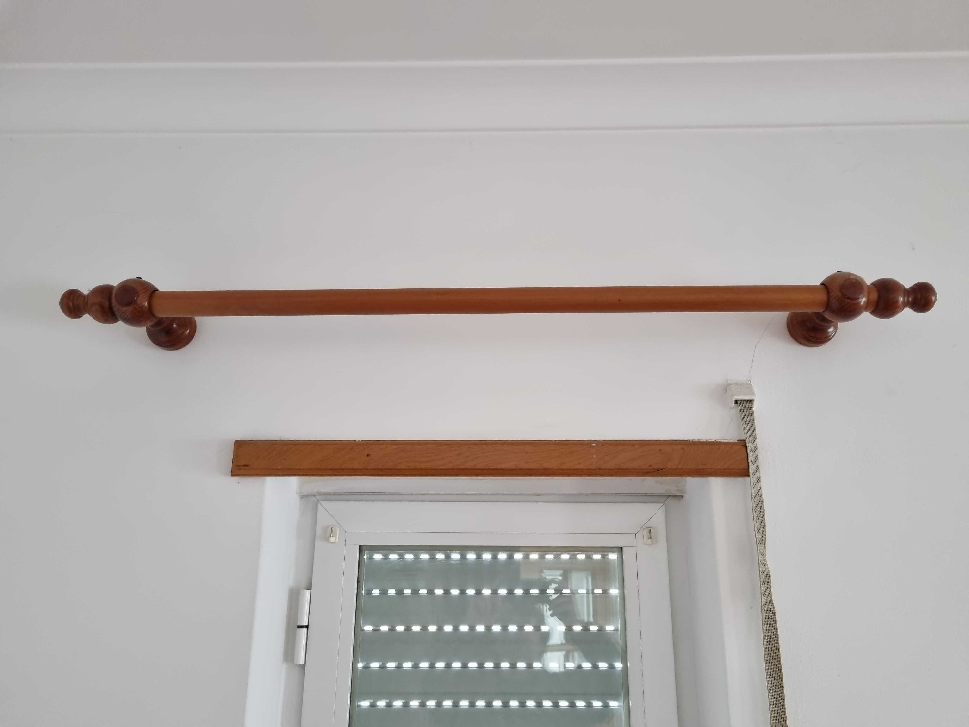 Conjunto varões para cortinado, em madeira, c/ 1.00 m + acessórios
