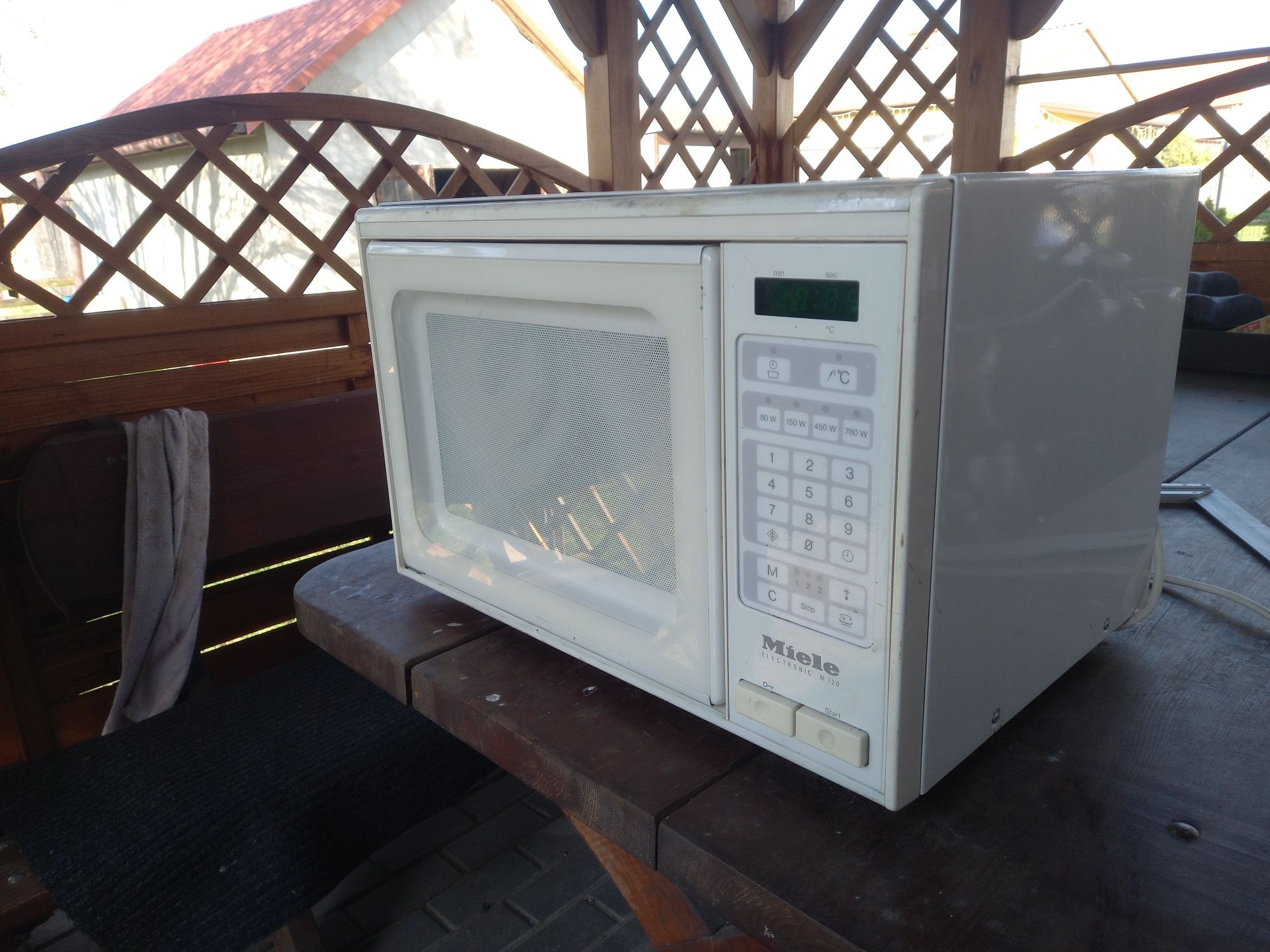 Kuchenka mikrofalowa Miele M720