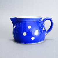 stary niebieski ceramiczny dzbanek