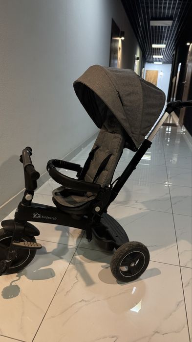 Трехколесный велосипед с ручкой Kinderkraft