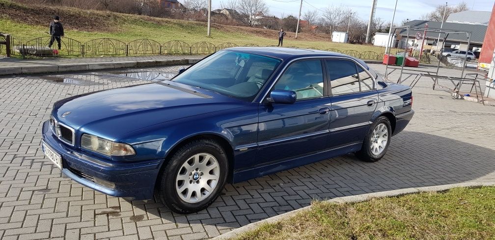 BMW 38. Механика 3.5 бензин/газ 1998г.р.
