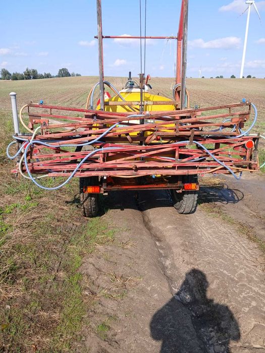 Opryskiwacz ciągany MOSKIT 1200L 12/13,5M